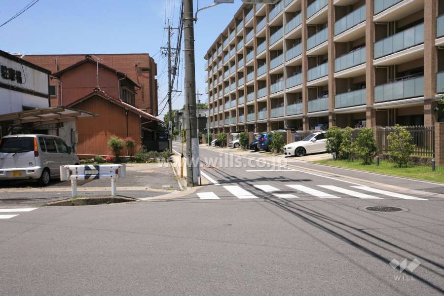 敷地南側の前面道路