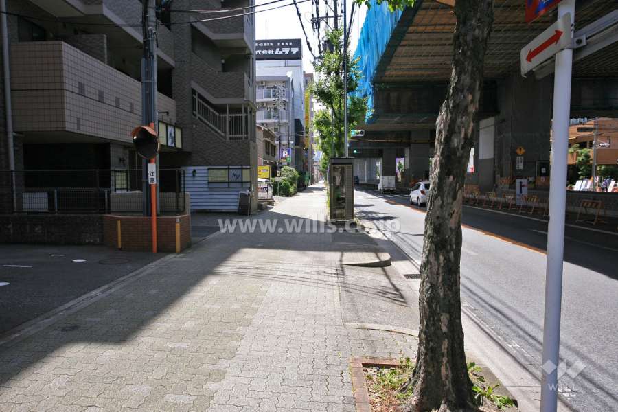 敷地北側の前面道路(東側から)
