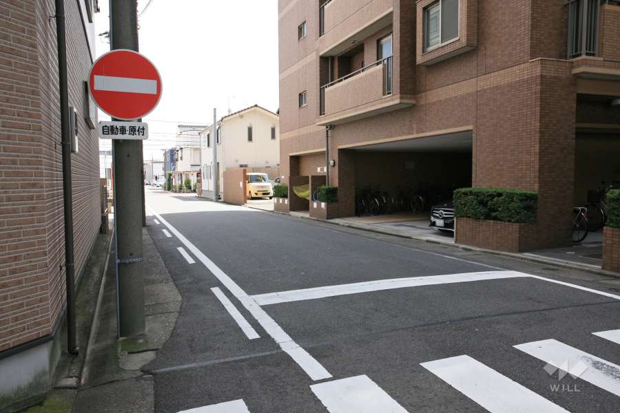 敷地東側の前面道路