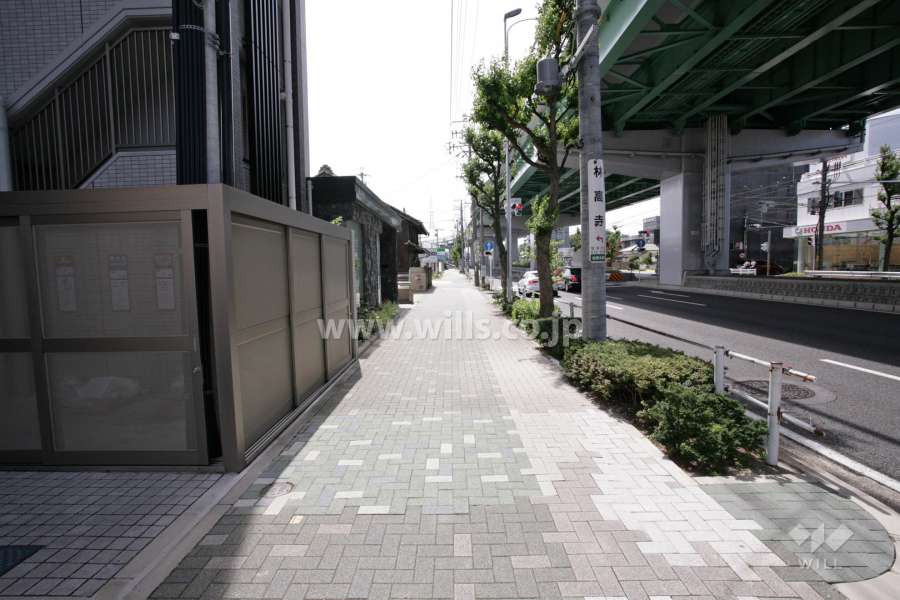 敷地北側の前面道路