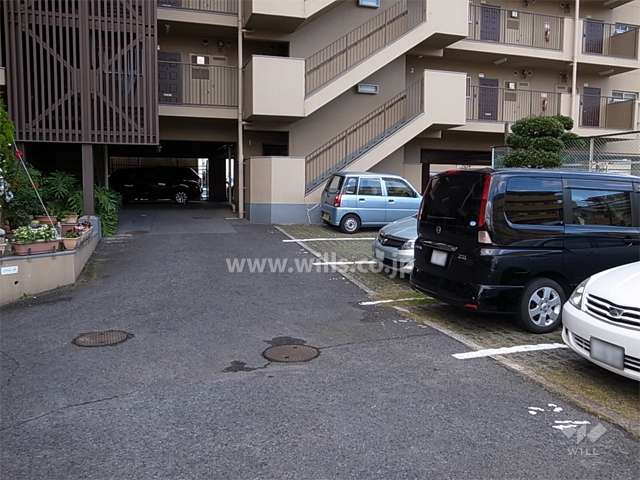 屋外の敷地内駐車場