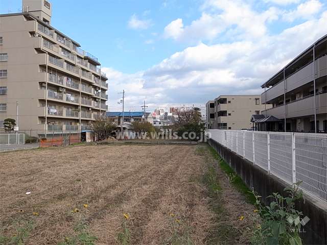 周辺には田畑もあり、静かな住宅地です。