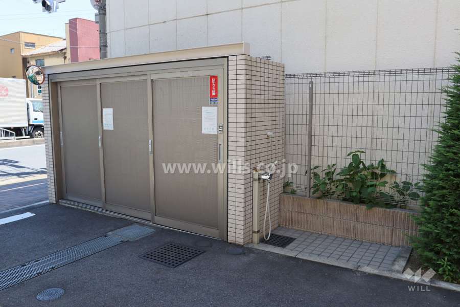 ゴミ置き場、洗い場
