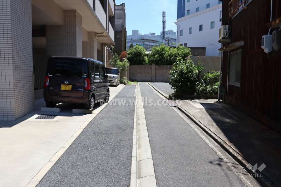 敷地南側の前面道路