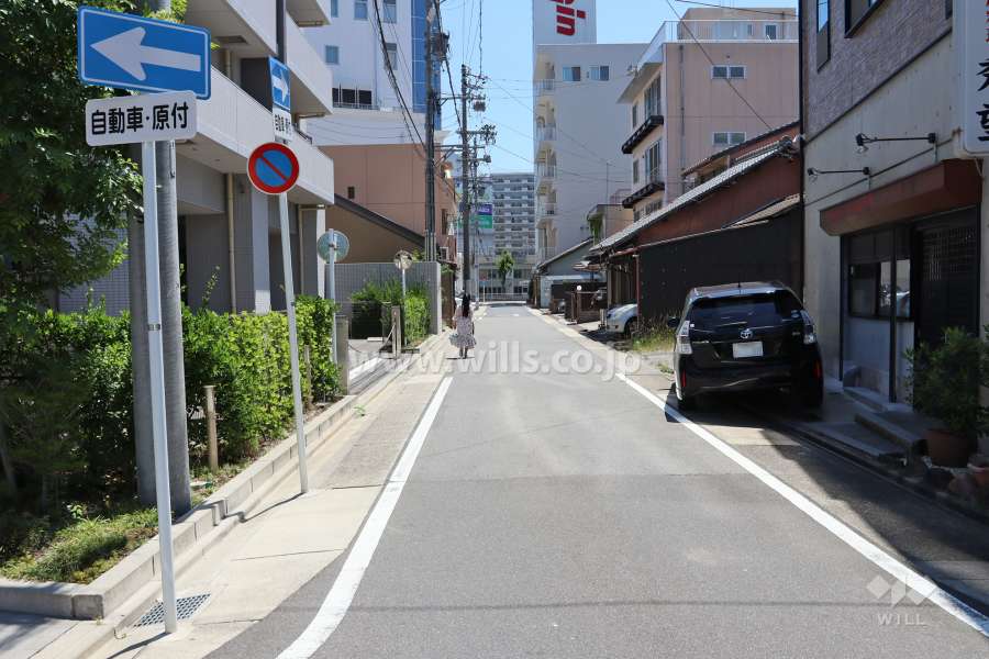 敷地南側の前面道路