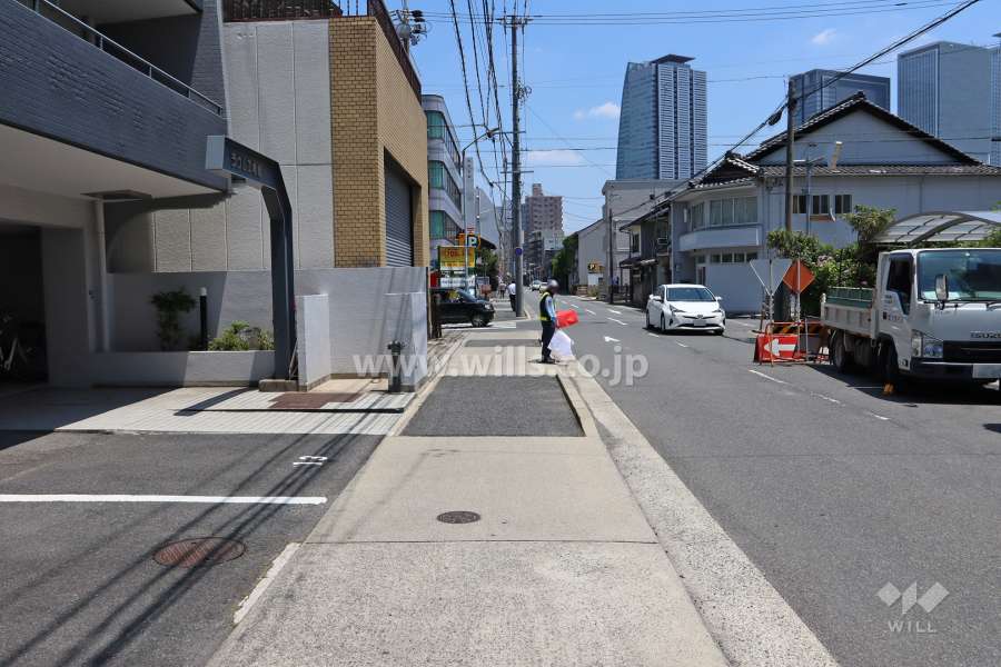 敷地南側の前面道路