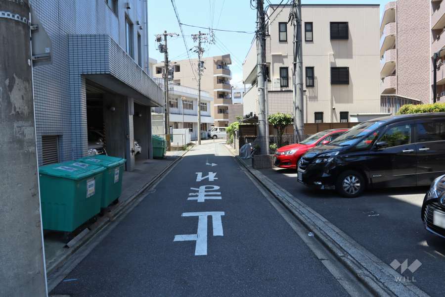 敷地南側の前面道路
