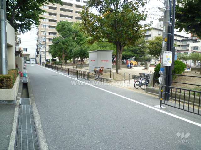 目の前は公園です