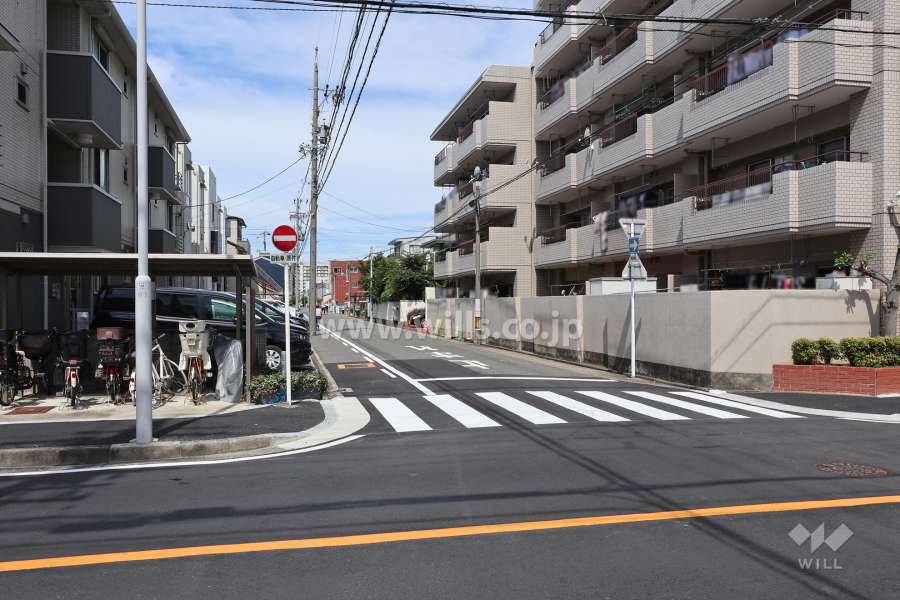 敷地南側の前面道路（香取町第1号線）
