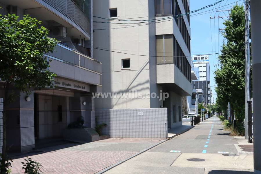 敷地東側の前面道路