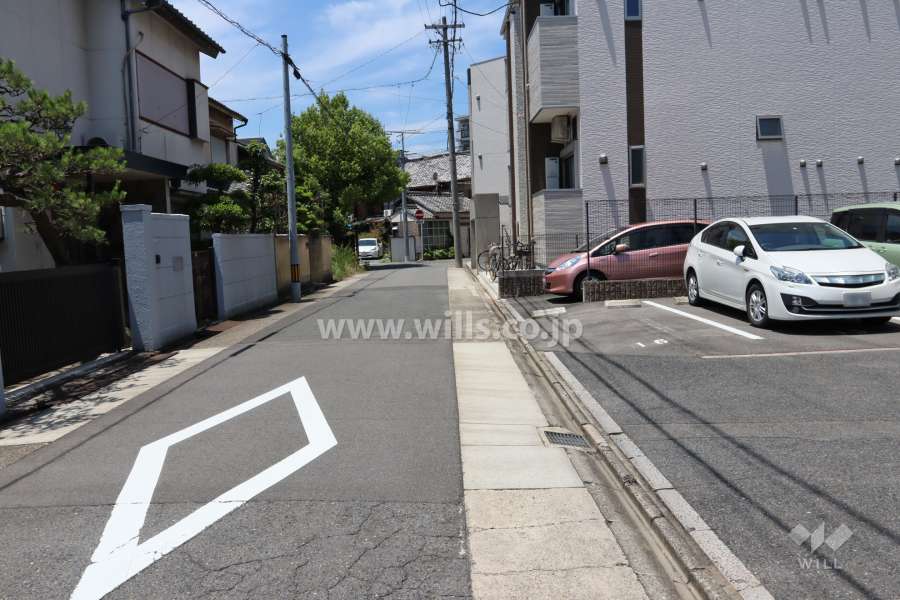 敷地南側の前面道路