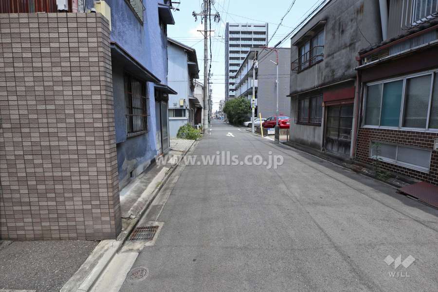 敷地東側の前面道路