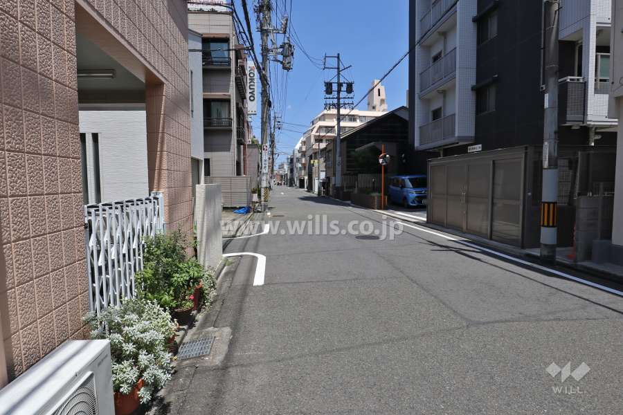 敷地東側は枇杷島新道に面しています。