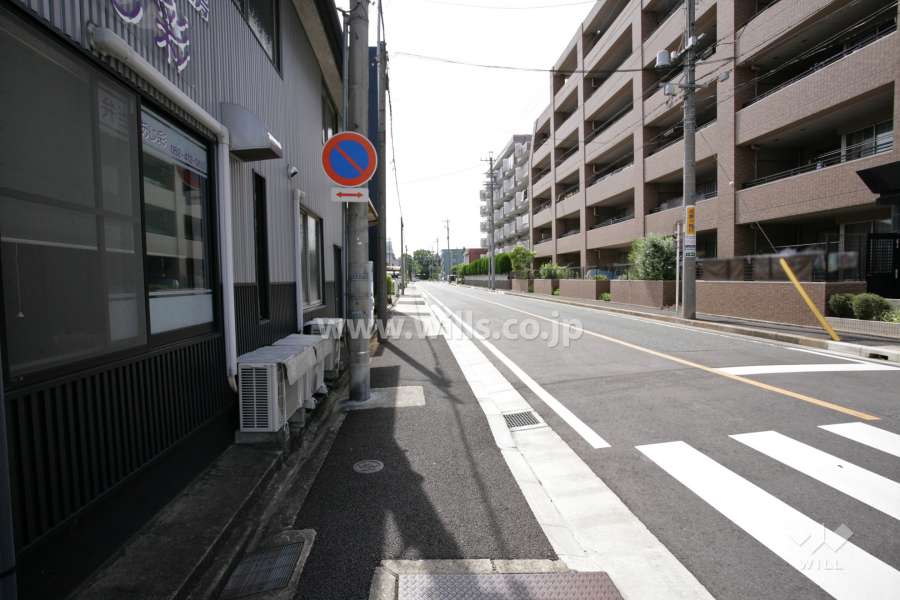 敷地南側の前面道路