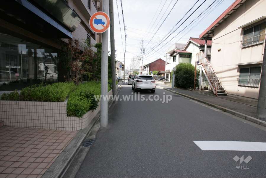 敷地東側の前面道路