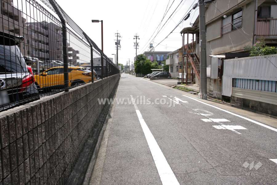 敷地北側の前面道路