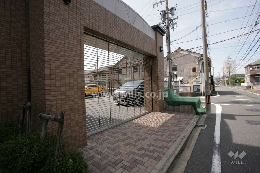 駐車場出入り口（リングシャッター付き）