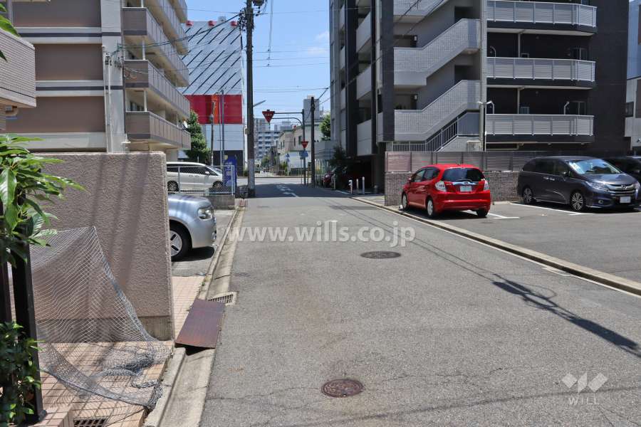 敷地北側の前面道路