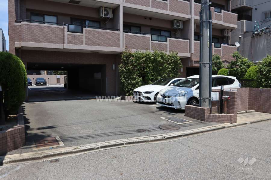 駐車場出入り口・敷地内駐車場（屋外平面式）