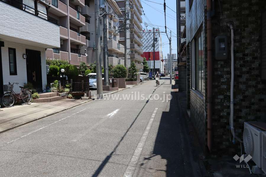 敷地南側の前面道路