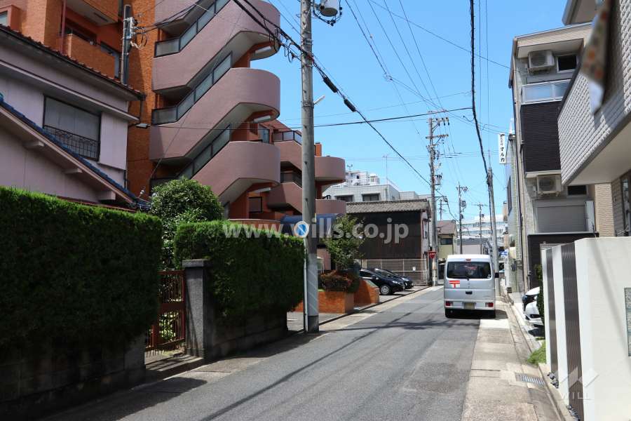 敷地北側の前面道路