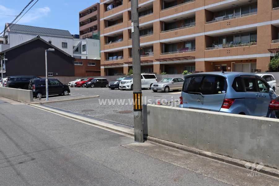 駐車場出入り口・敷地内駐車場（屋外平面式）