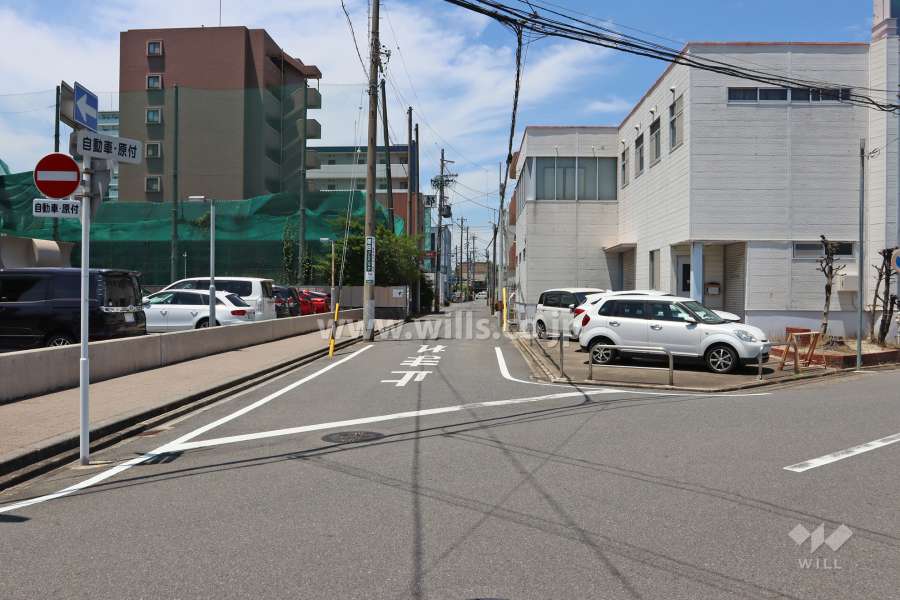 敷地北側の前面道路