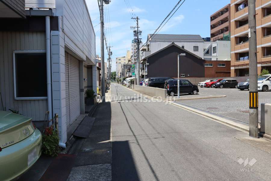 敷地南側の前面道路