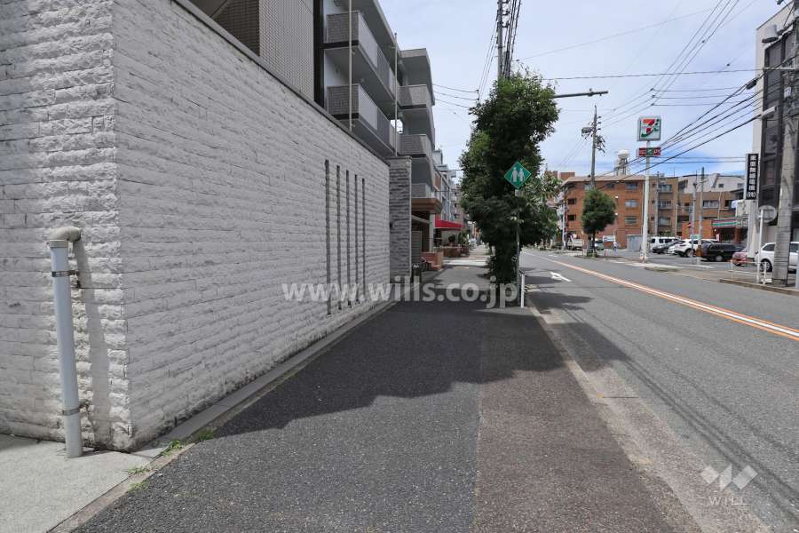 敷地北側の前面道路