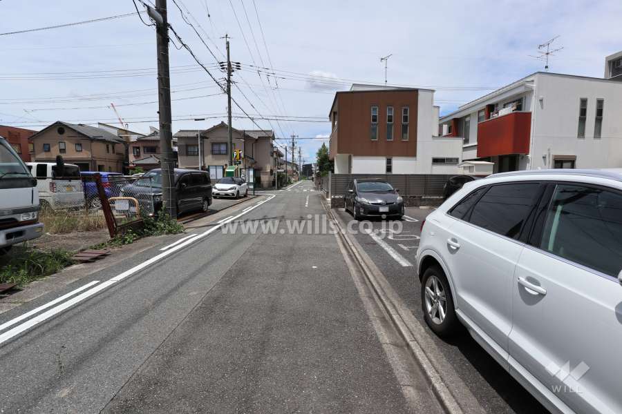 敷地南側の前面道路