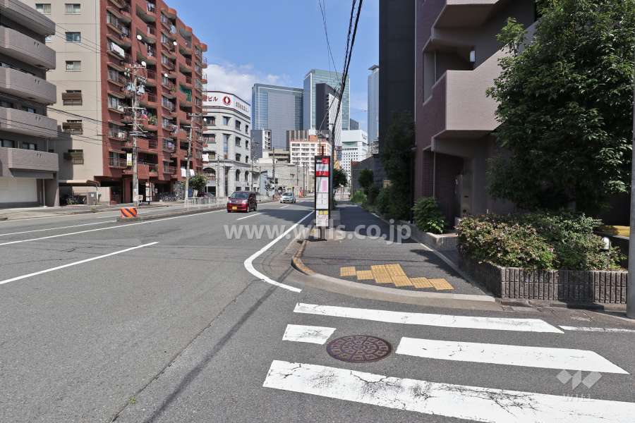 敷地北側は清正公通に面しています。
