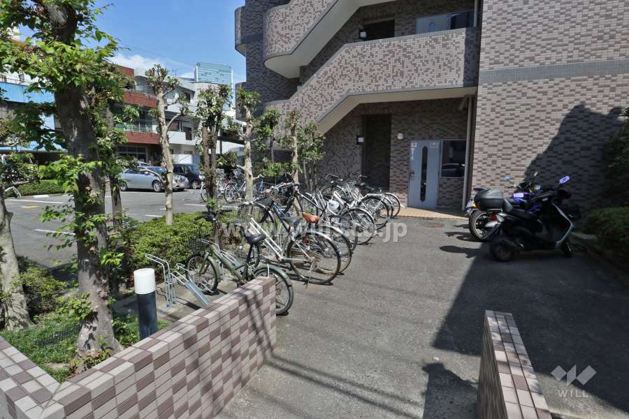 駐輪場とバイク置場