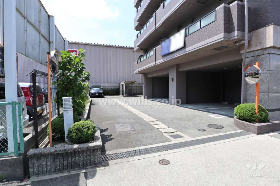 駐車場出入り口・敷地内駐車場（屋内平面式、屋外平面式）