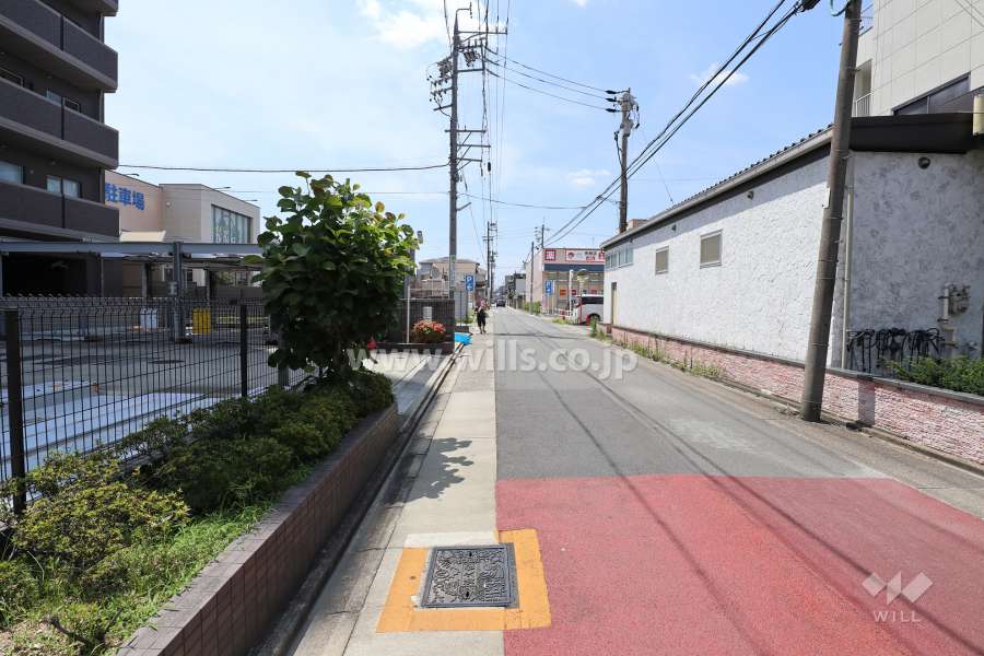 敷地北側の前面道路