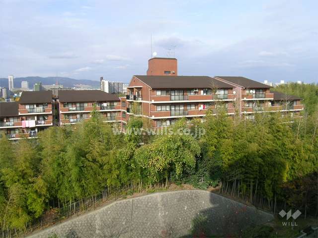 コスモハイツ千里桃山台（南側から）