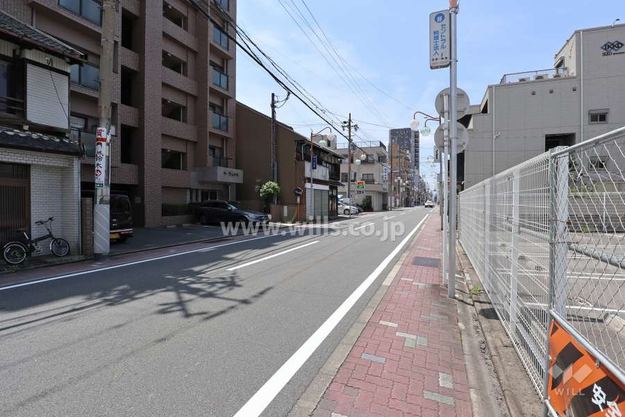 敷地北側の前面道路