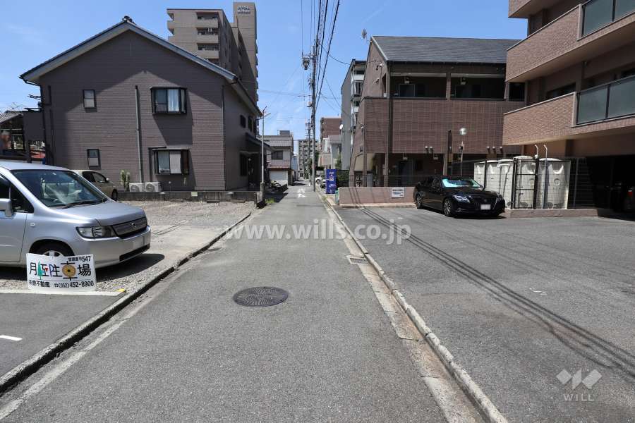 敷地南側の前面道路