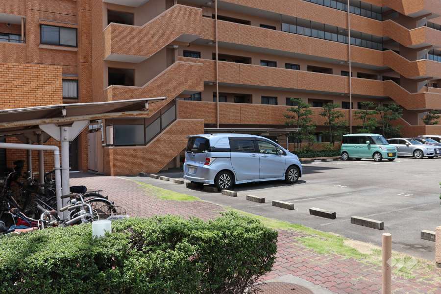 敷地内駐車場（屋外平面式）