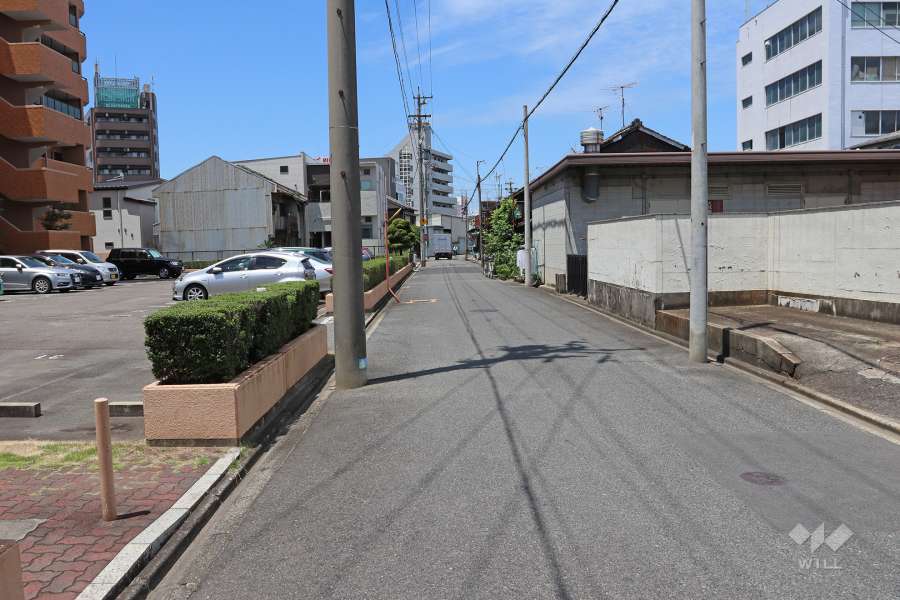 敷地北側の前面道路