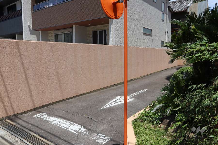 駐車場出入り口