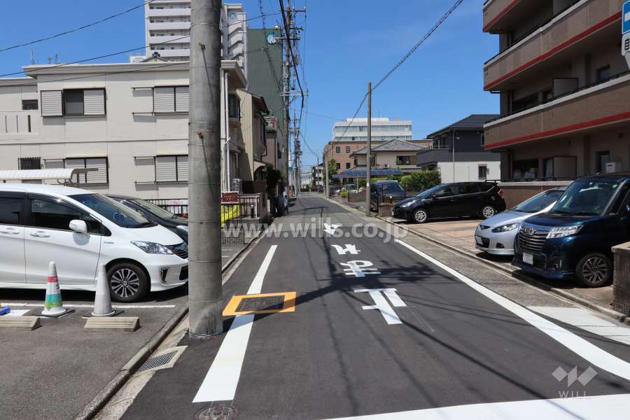 敷地南側の前面道路