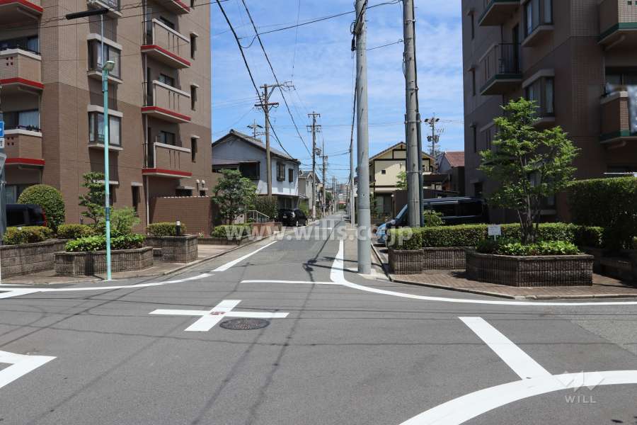 敷地東側の前面道路