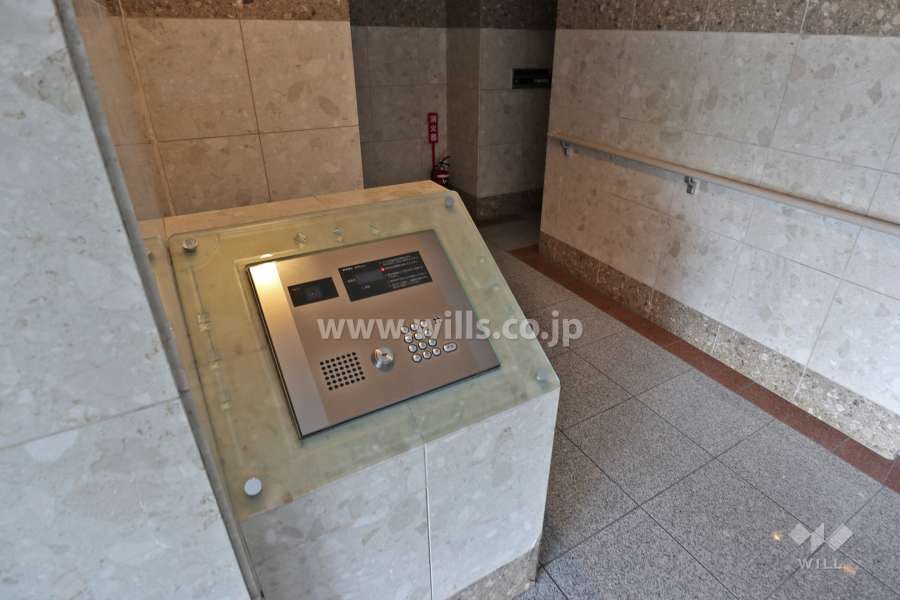 エントランスはオートロック付きです。