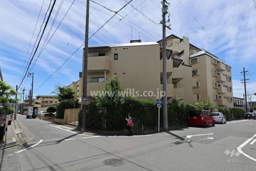 ライオンズマンション岩塚C棟の外観（北西側から）