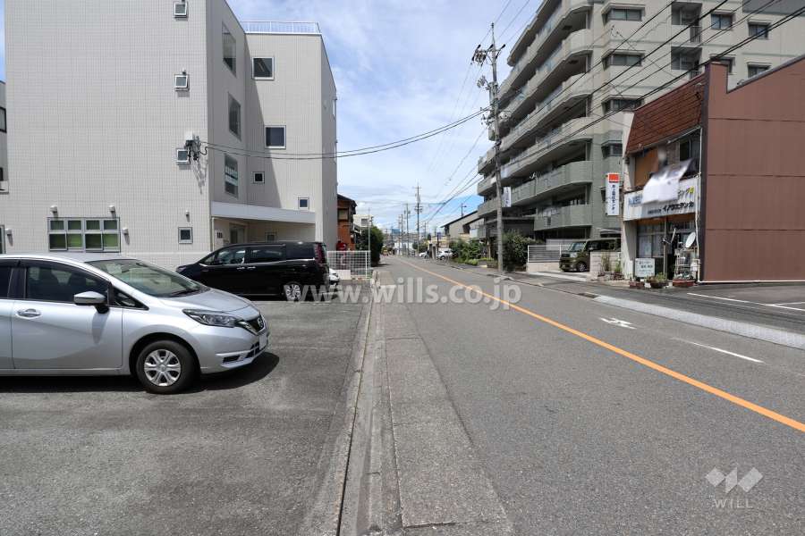 敷地南側の前面道路。