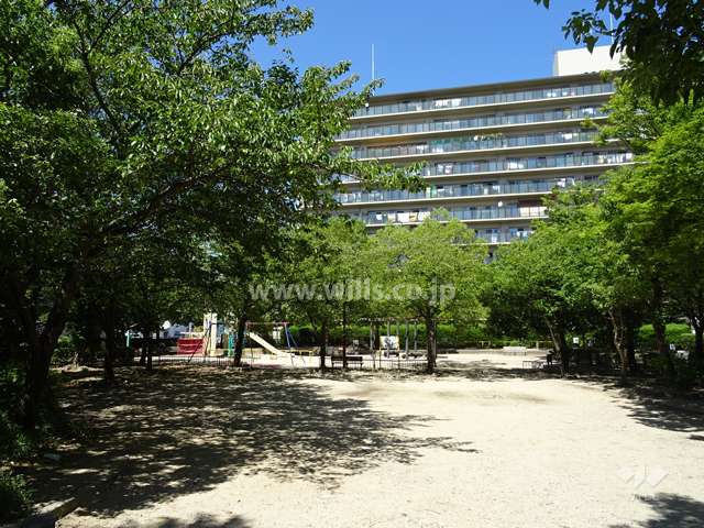 敷地に隣接する「こすも公園」