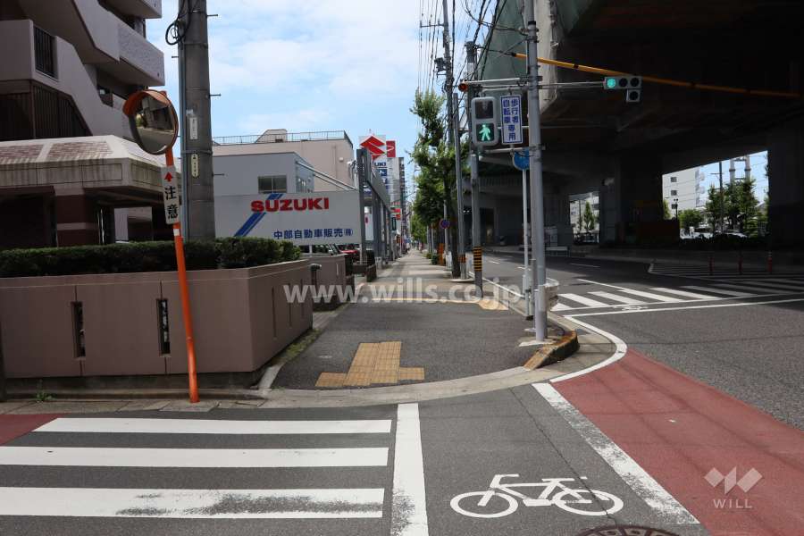 敷地北側の前面道路（正面道路）
