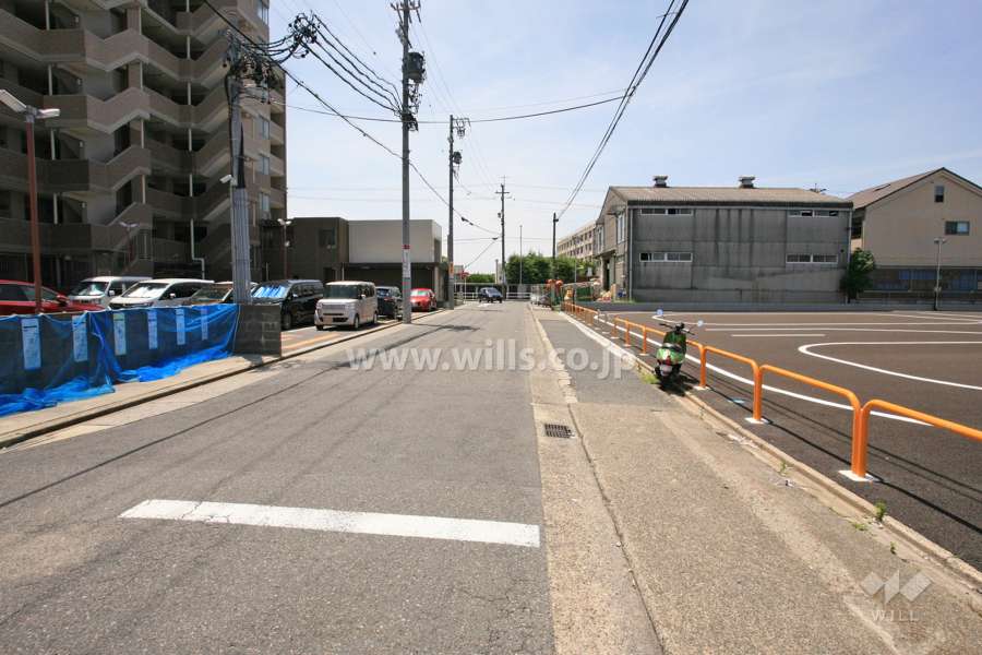 敷地北側の前面道路