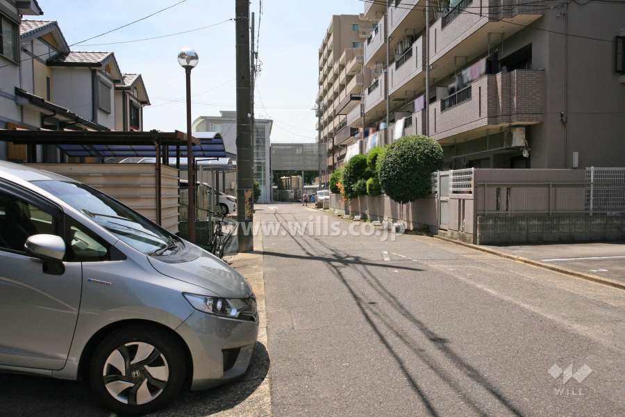 敷地南側の前面道路