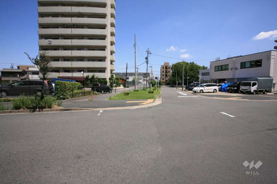 敷地東側の前面道路
